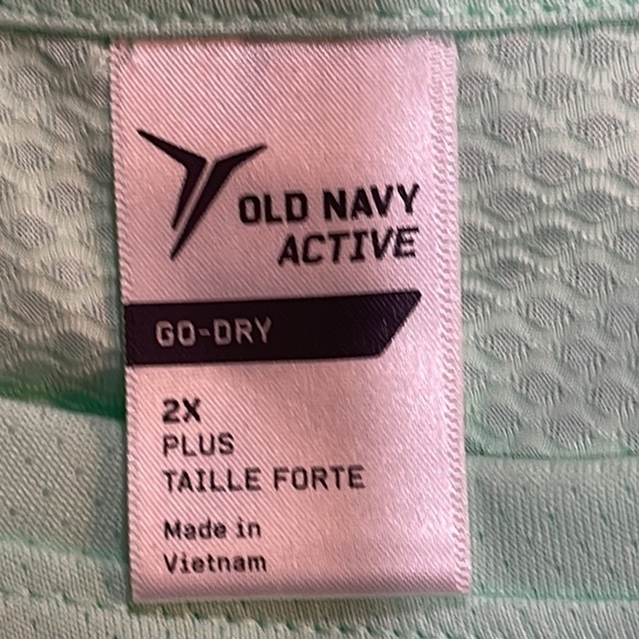 Old Navy Active Plus Size Performance Tee with Go-Dry Technology - EUC - Picture 4 of 5